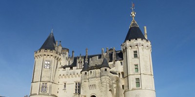 La tour sud-est du Château de Saumur et son épi de faîtage se dévoilent