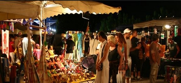 Des marchés nocturnes cet été à Saumur : inscriptions