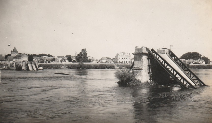 21 le pont de Gennes les Rosiers détruit Cyrille Piron