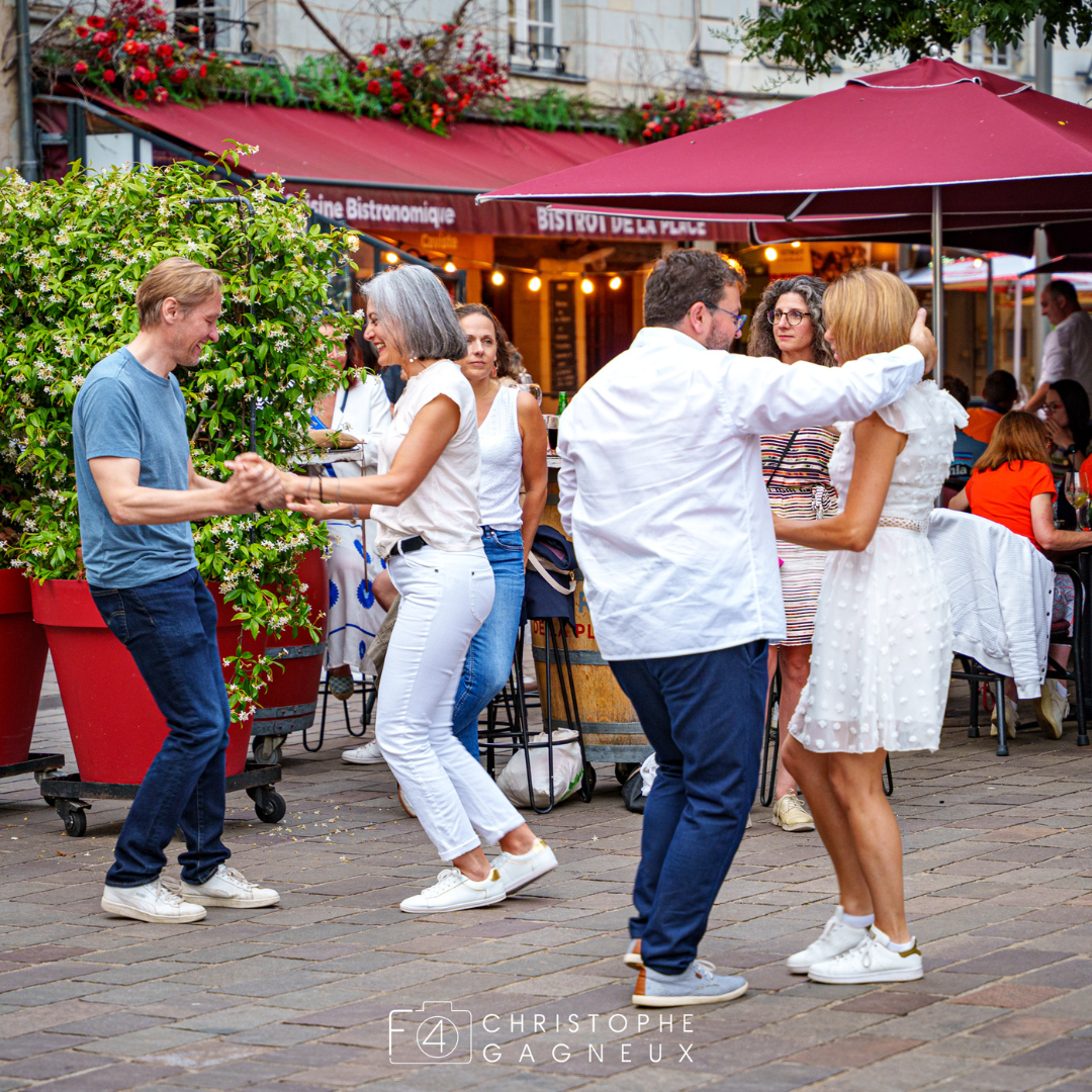 PLACE À LA DANSE
