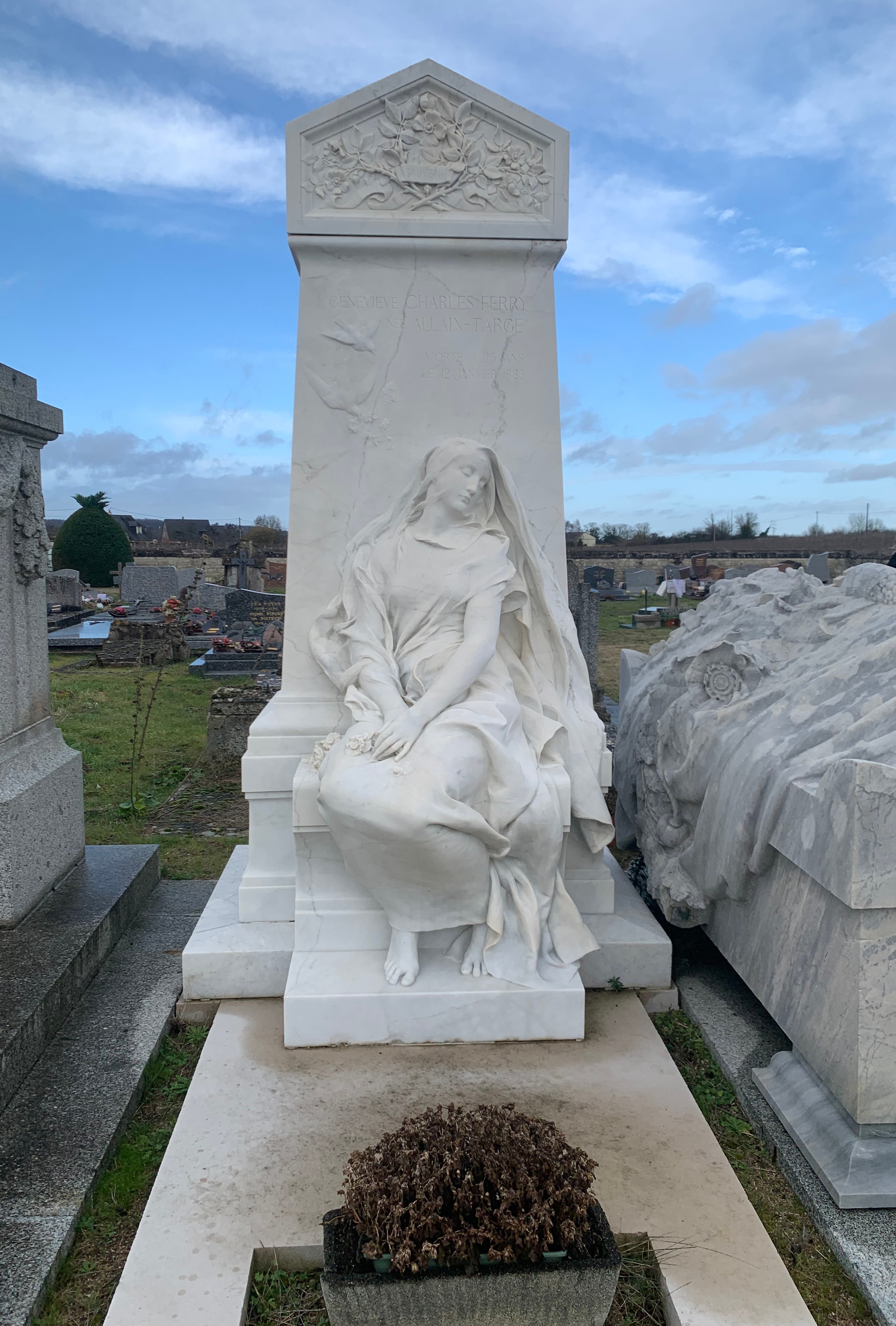 Tombeau cimetière de Parnay VAH