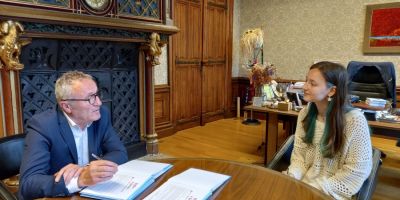 Un étudiante d’Asheville en immersion dans la vie municipale à Saumur