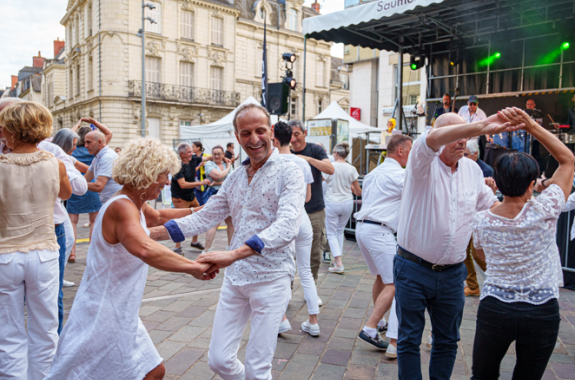BAILA CONMIGO - Salsa & musique latine