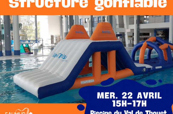 Structure gonflable à la piscine du Val de Thouet
