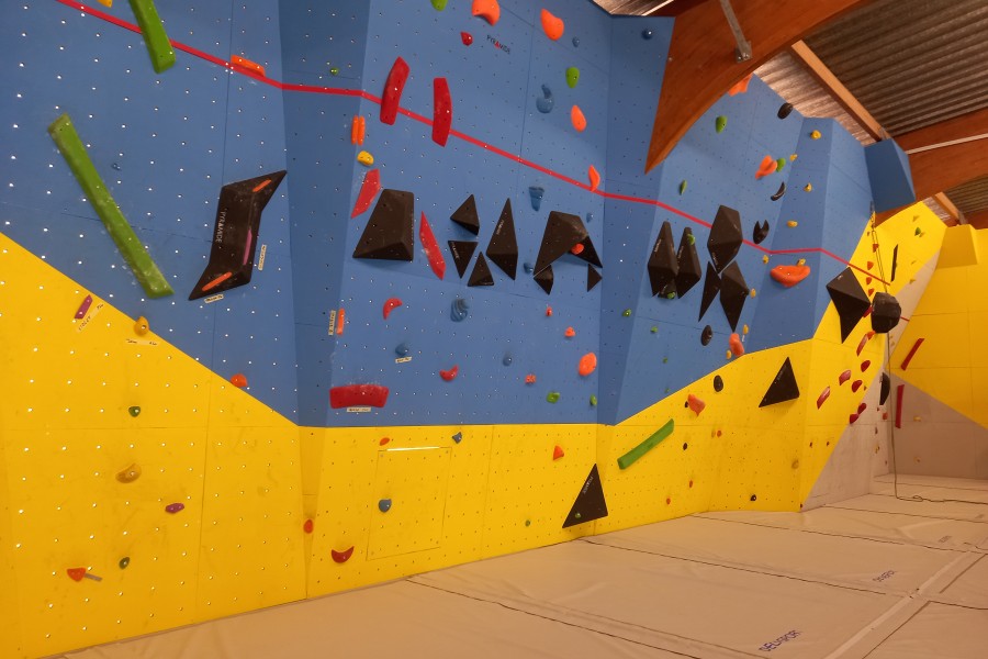 Un nouveau mur d'escalade dans le gymnase de Saint-Lambert-des-Levées