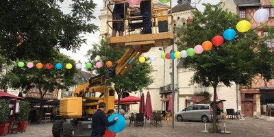 Exit les parapluies, place aux lanternes multicolores