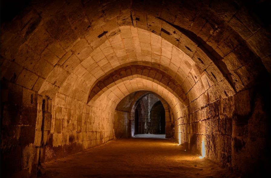 Les Mystères de l'abbaye et du village de Fontevraud : Conférence de Bertrand Ménard