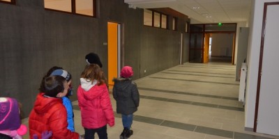 Les enfants du Clos Coutard visitent leur nouvelle école