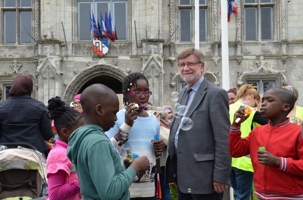 Des jeunes carnavaliers envahissent la mairie