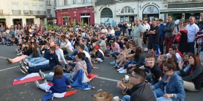 Le retour en images de Suisse-France place de la République