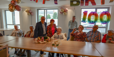 Saumur fête une centenaire : Mme Rolande DEBUT célèbre ses 100 ans à l’EHPAD La Croix Verte