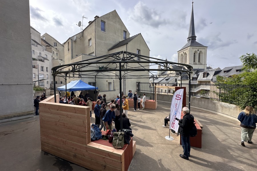 Inauguration d'une oeuvre d&rsquo;art urbaine participative, un projet laur&eacute;at du budget participatif 