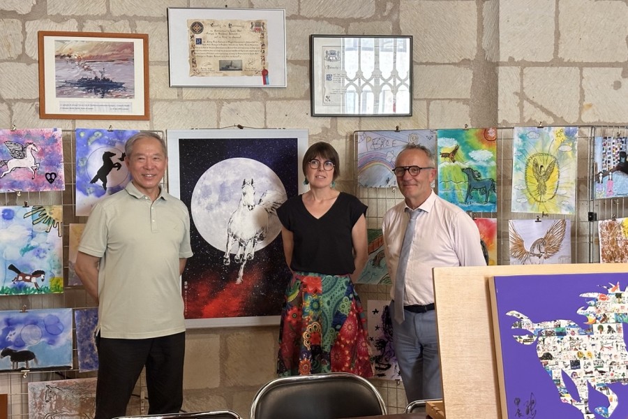 Le &laquo; Cheval de la Paix &raquo; de Zhang Hao expos&eacute; &agrave; l'H&ocirc;tel de Ville de Saumur
