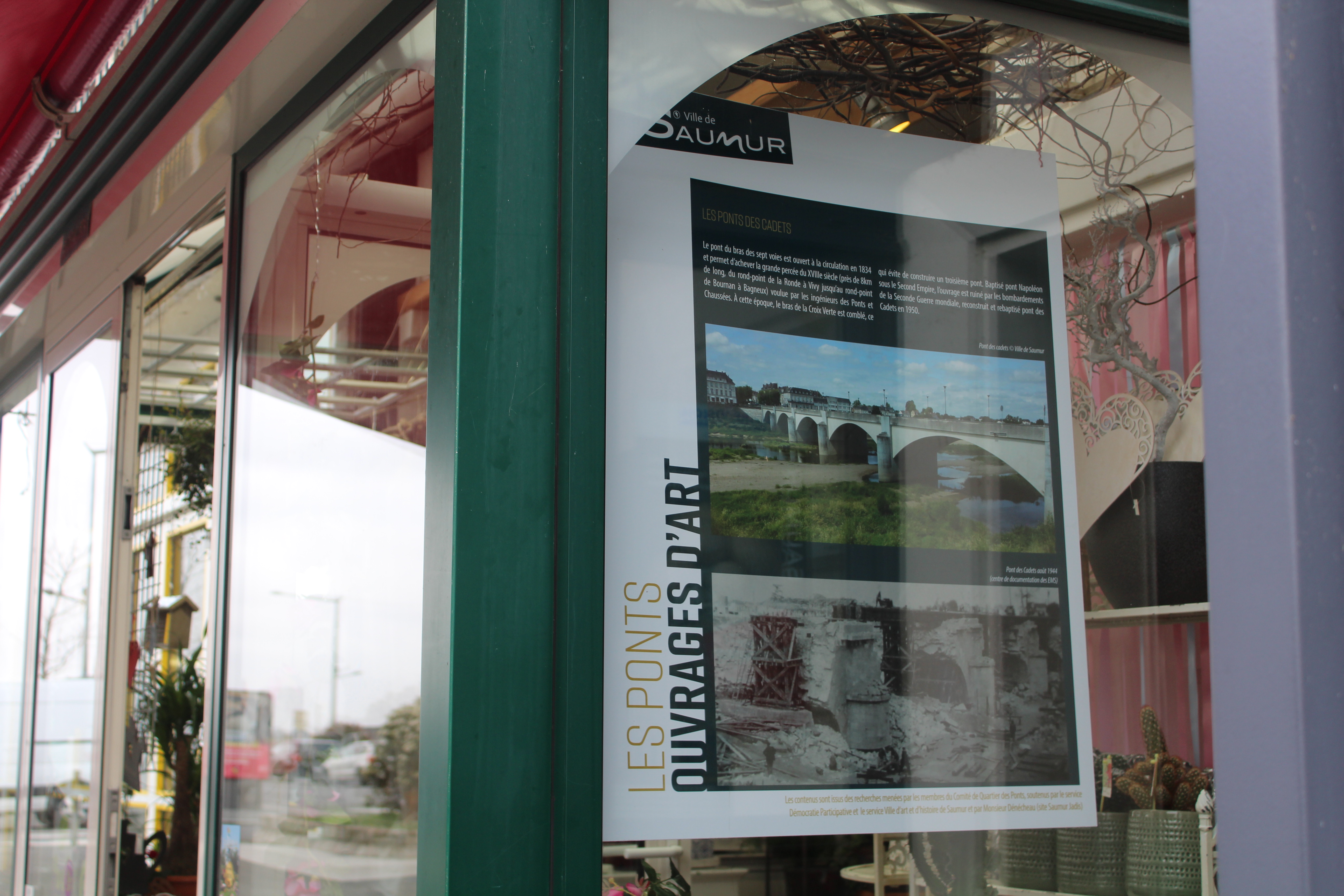 Les Ponts s'exposent en vitrine