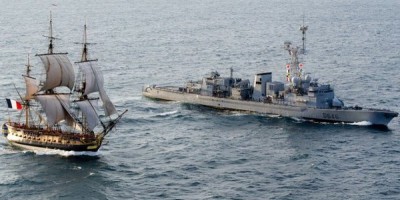 Le Latouche-Tréville rend les honneurs à L'Hermione