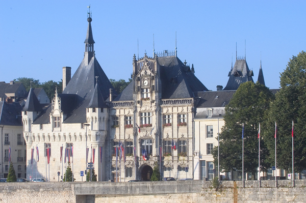 Fermetures et ouvertures à Saumur pendant les vacances de printemps