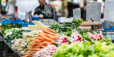 Marché alimentaire : retour Place du Puits Neuf