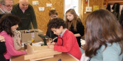 Le Conseil Municipal des Enfants crée un nichoir à balcon pour mésange