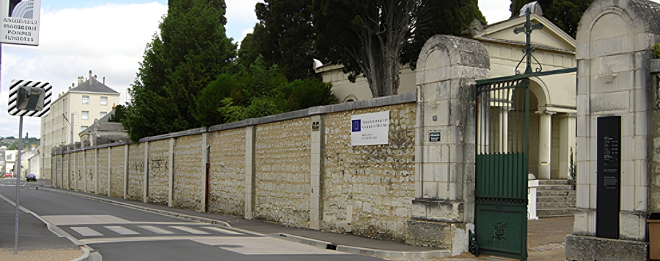 C&eacute;r&eacute;monie de la Toussaint au cimeti&egrave;re de Saumur