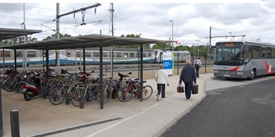 Un autocar pour ralier Le Mans depuis Saumur