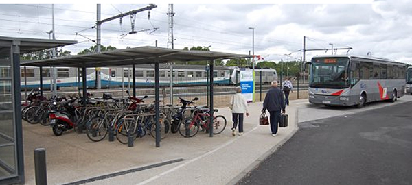 Un autocar pour ralier Le Mans depuis Saumur