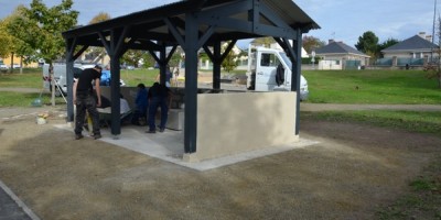 Chantier de jeunes sur la place du Clos Grolleau