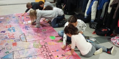 Les enfants exposent à la mairie