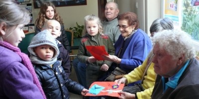 Les enfants dessinent pour les personnes âgées