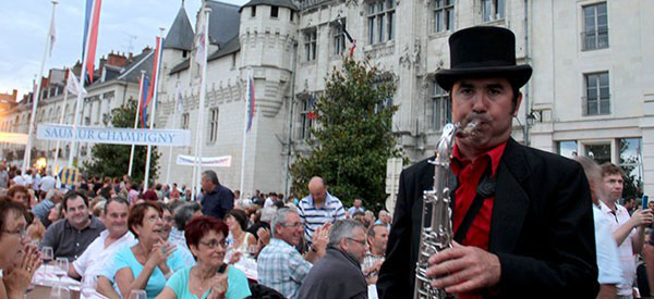 Grandes Tablées du saumur-champigny à l'heure britannique