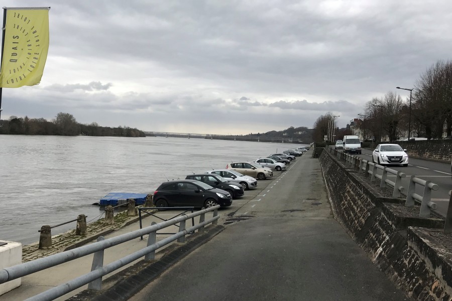 Quais : stationnement limité à 6h