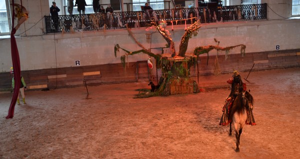 1 380 écoliers saumurois fêtent les vacances de Noël au manège des Ecuyers