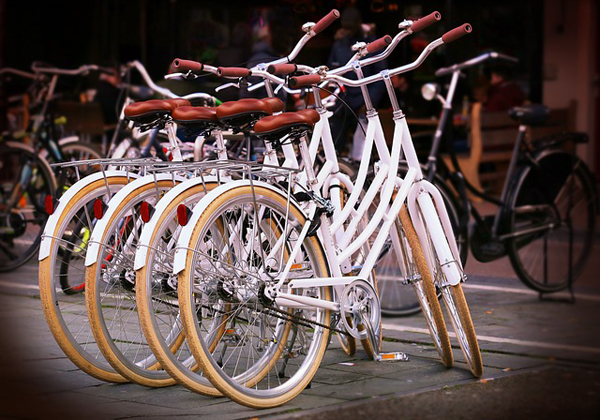 Collecte de vélos : la Ville, le CAO et l'AS BAYARD se mettent en selle pour les jeunes migrants !