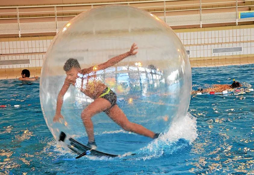 Bulles g&eacute;antes &agrave; la piscine du Val de Thouet